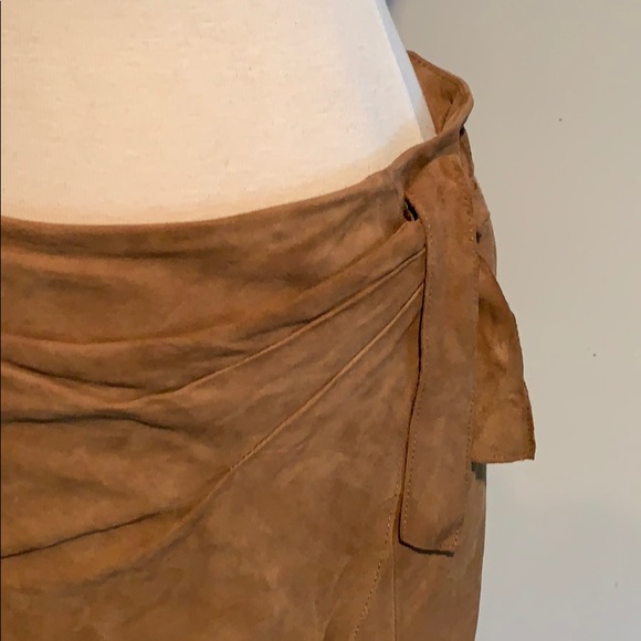 Vince super soft suede skirt. - Picture 3 of 6